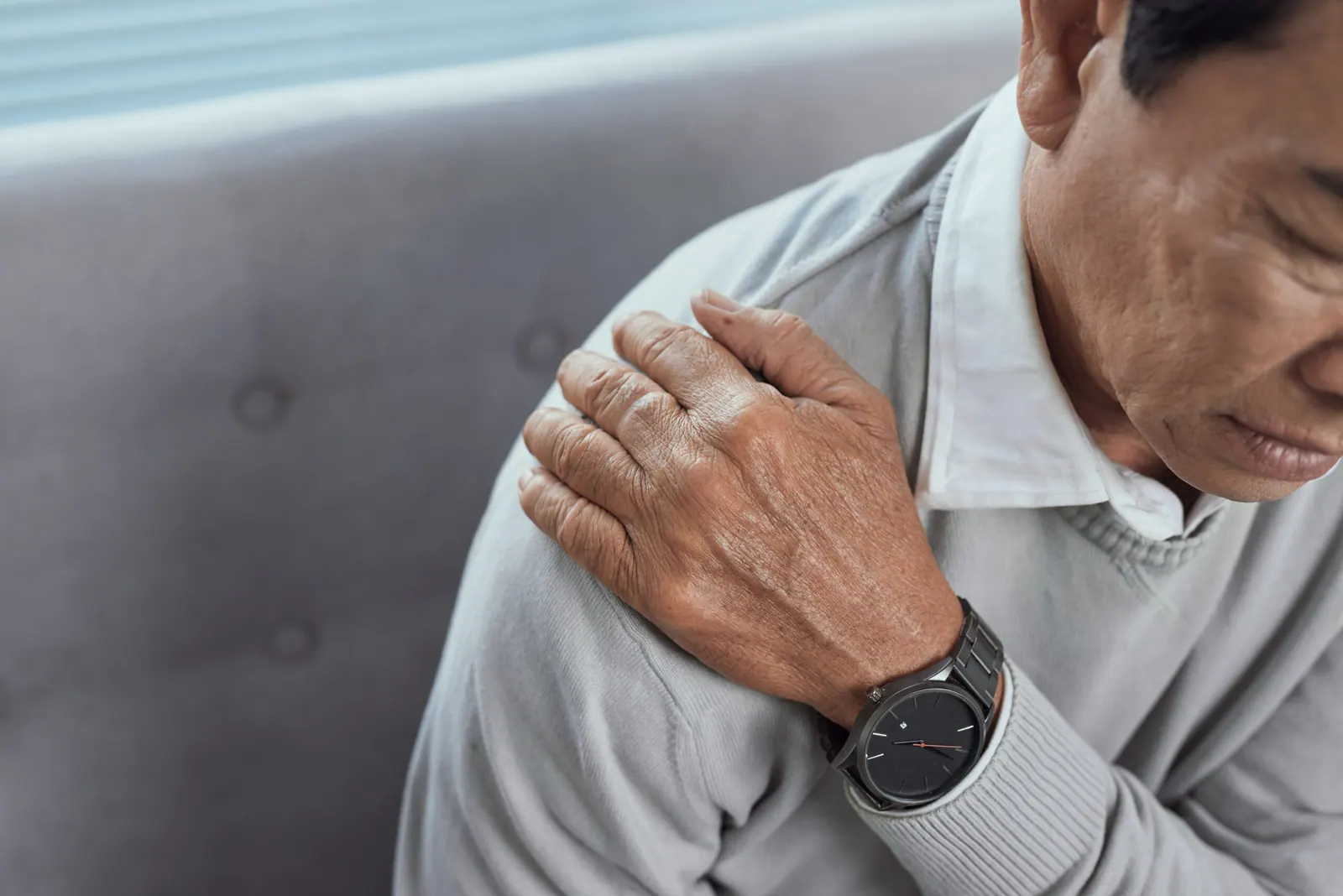 Shoulder Pain: From Everyday Strains to Serious Conditions – Know the Types and Causes