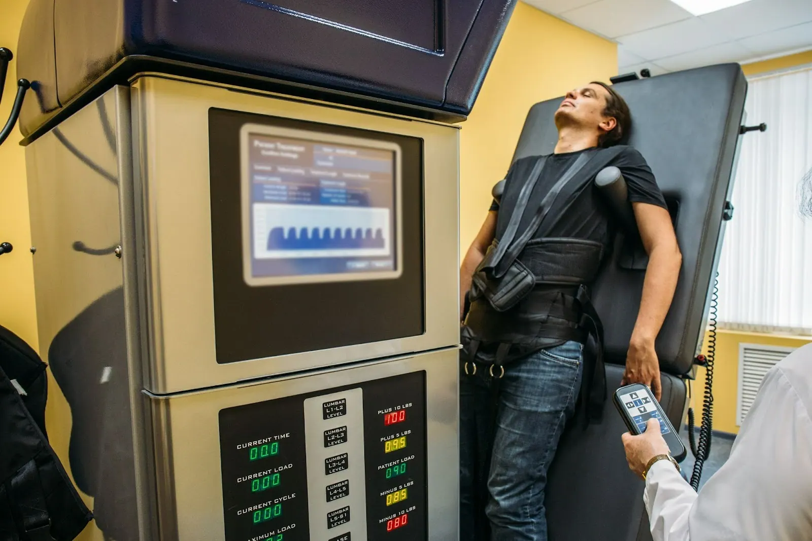 7 Ways Spinal Decompression Therapy Can Help Your Spine