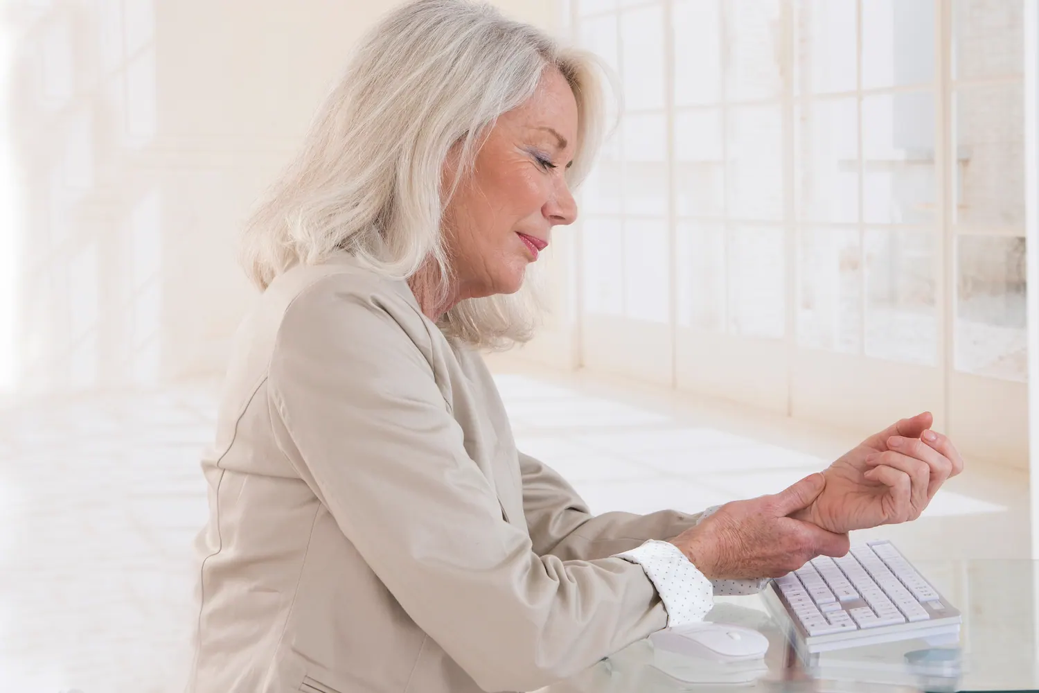 a old woman touch her arthritis pain on her wrist