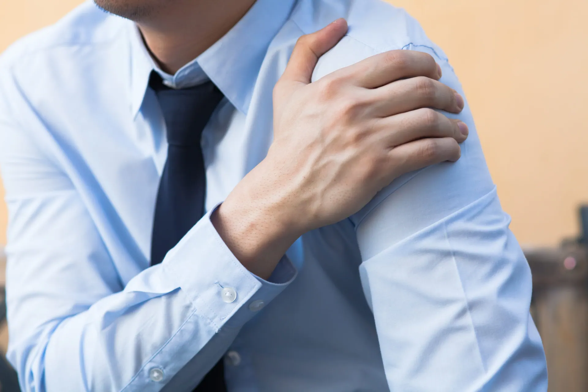 a man having a rotator cuff pain