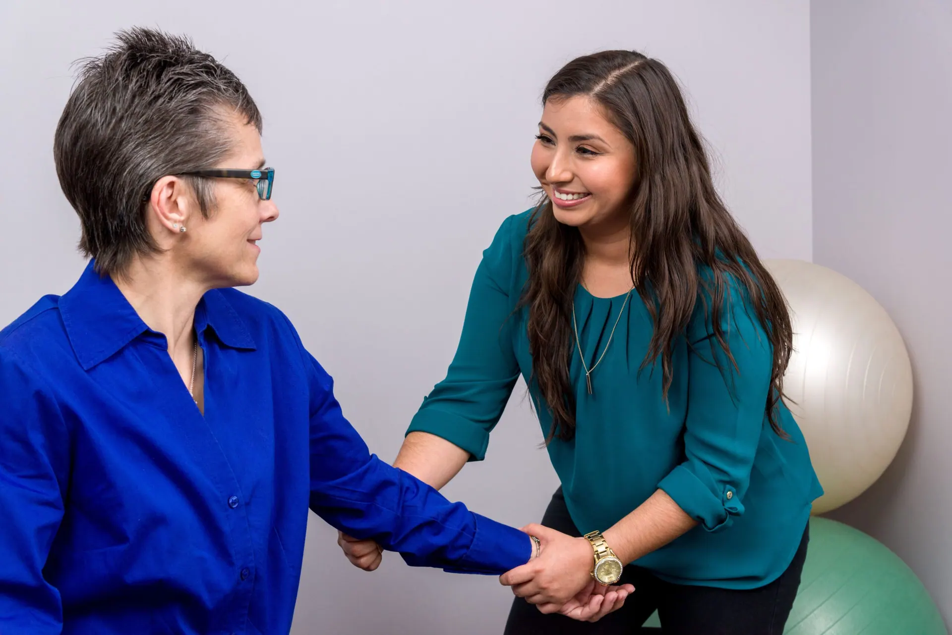 Dr Martha Manzanarez giving her a patient a arm pain treatment