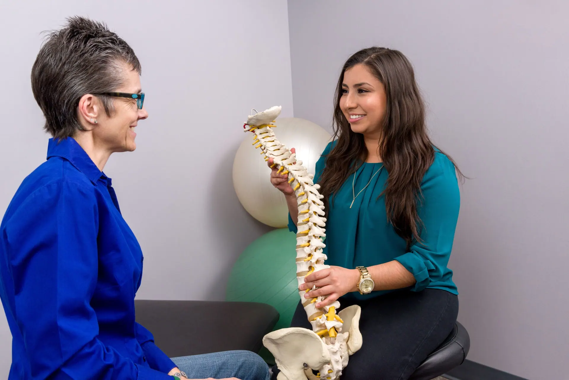 Dr Martha Manzanarez demo the spine model